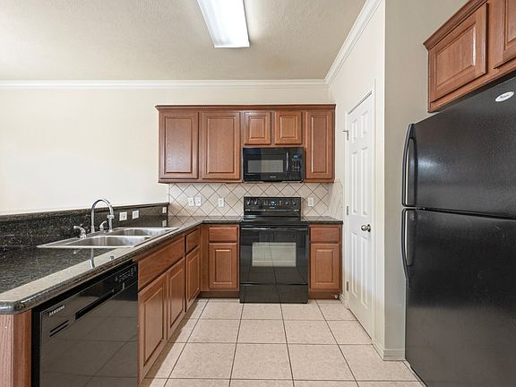 5th image of 163 Forest Dr #1