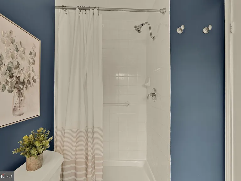 8221 Doctor Craik Ct — Photo 14