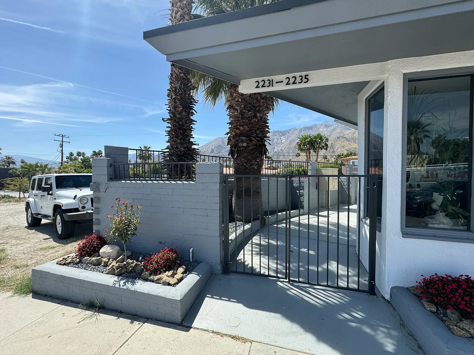 2231 N Palm Canyon Dr - 2233 — Photo 1
