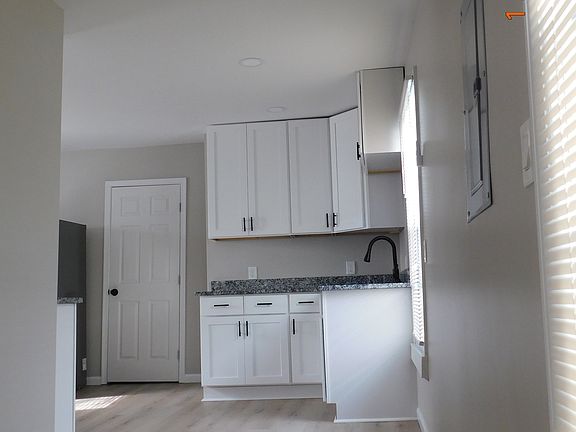 4th image of 3213 Flanders Ave #B