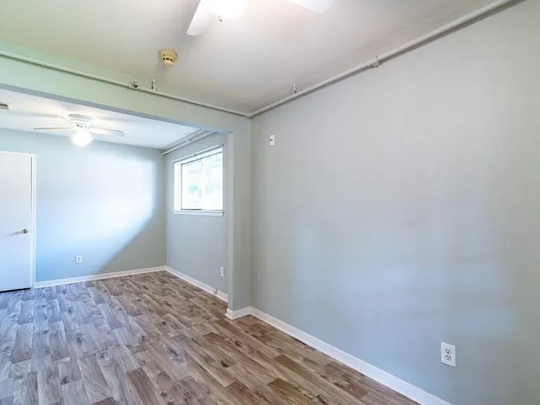 7621 Gleason Rd — Photo 5