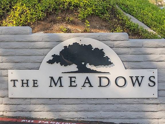 2nd image of 1125 Meadowlake Dr #5