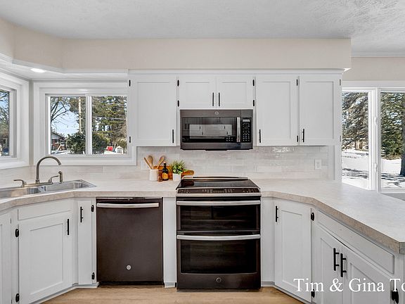 2nd image of 568 Greenfield St