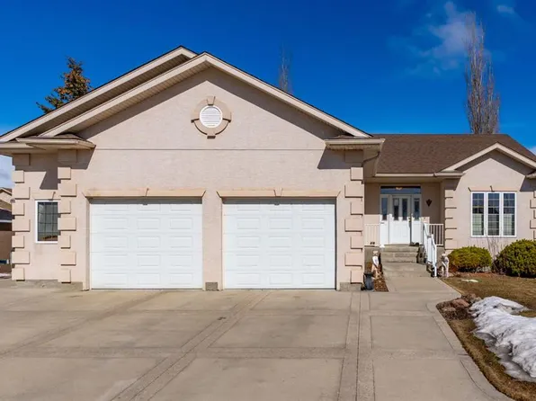 35 S Lake Rdg, Olds, AB T4H 1W6