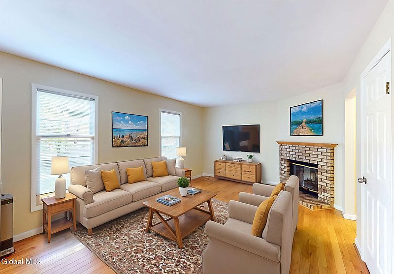 2nd image of 11 Birch Glen Drive