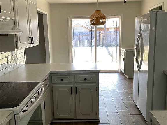 5th image of 7406 NW Woodland Dr