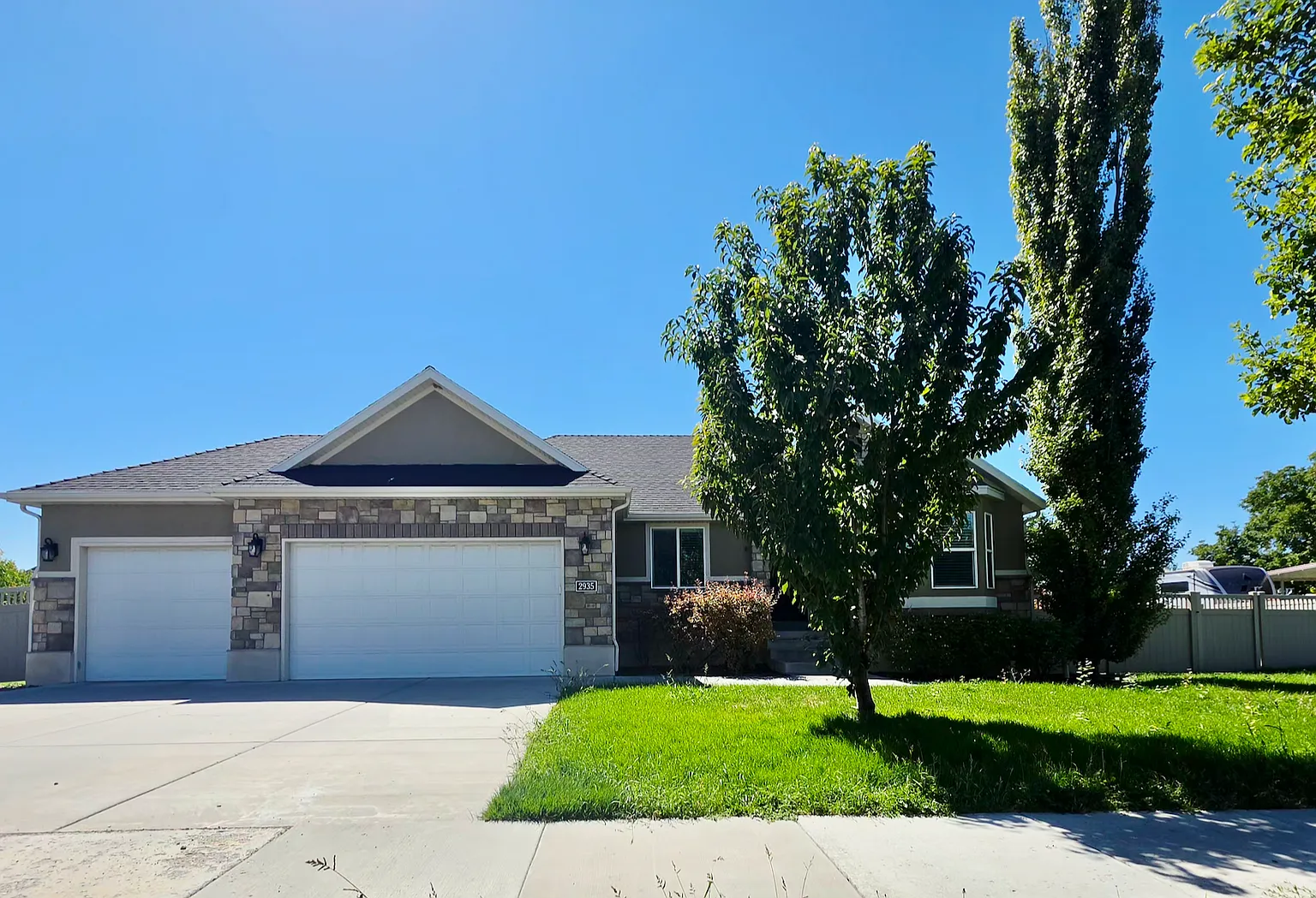 5 Bed / 3 Bath Single-Family Home for Rent in West Point, UT — Photo 1