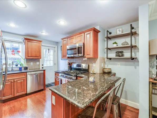 403 Adams Street image 7 of 23