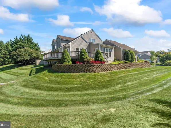 18706 Dover Dr, Hagerstown, MD 21742