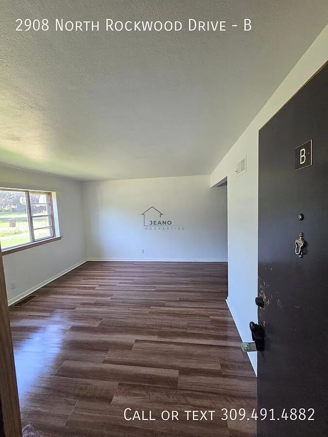 Newly Renovated 1-Bedroom Apartment Coming Available Next Week! — Photo 2