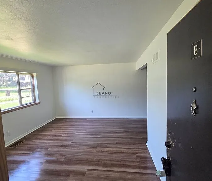 2908 N Rockwood Dr #B — Photo 2