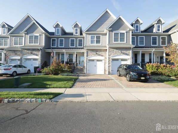 21 McCormick Ave N