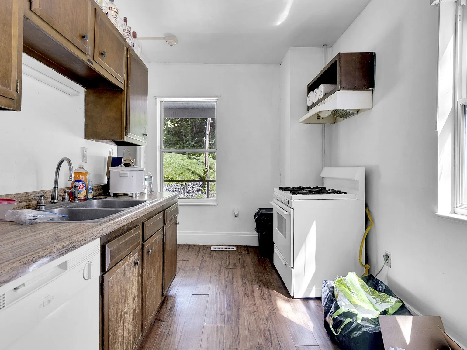 352 Stewart Street - 1 — Photo 2