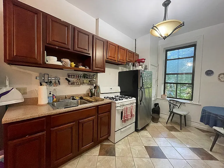 672 Park Pl #2R — Photo 20