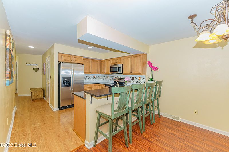 4th image of 7500 Antoinette Court