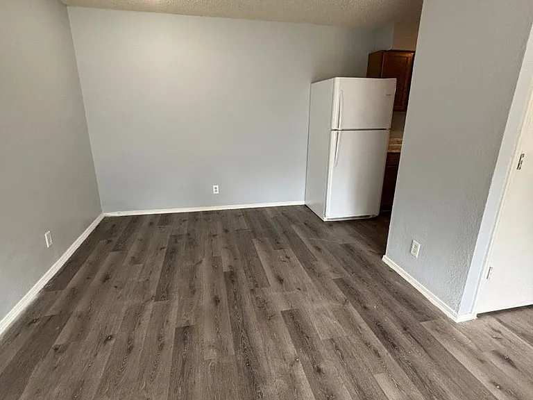 1450 Herschend Ln — Photo 12
