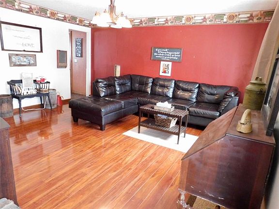 2nd image of 403 Westview Dr
