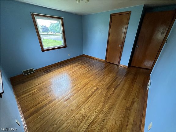 5th image of 738 Champion Ave E