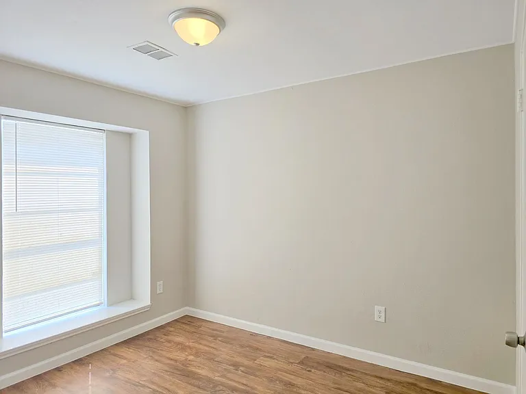 5404 Hazel St — Photo 14