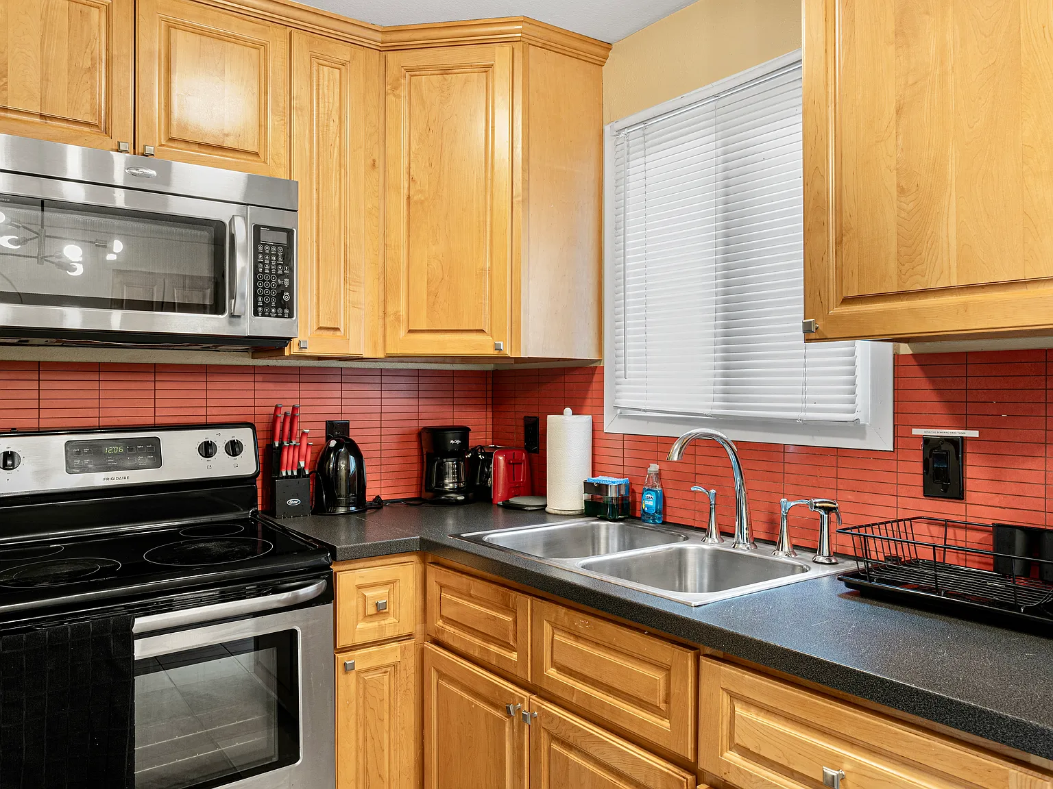 2 bed, 750 sqft, $1,550 — Photo 2
