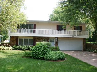 49 Park View Dr, Park View, IA 52748