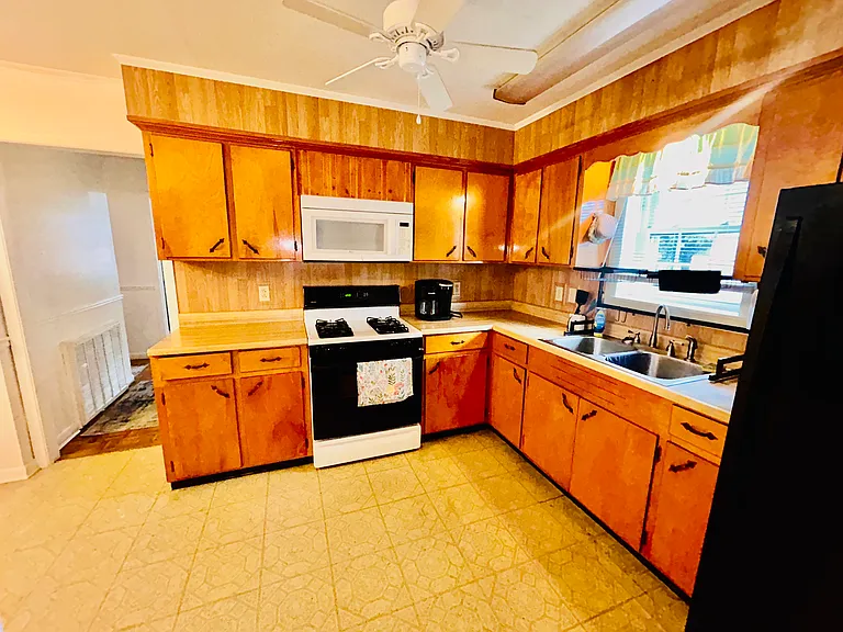 105 Margaret Dr — Photo 4
