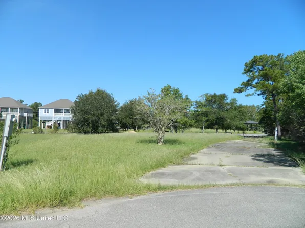 1346 Poki Pl, Diamondhead, MS 39525