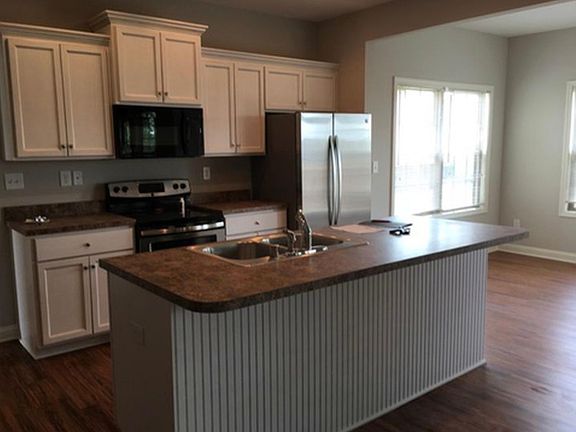3rd image of 105 Amburgey Cir