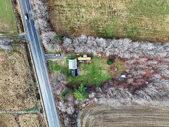 4th image of 401 Canaan Road