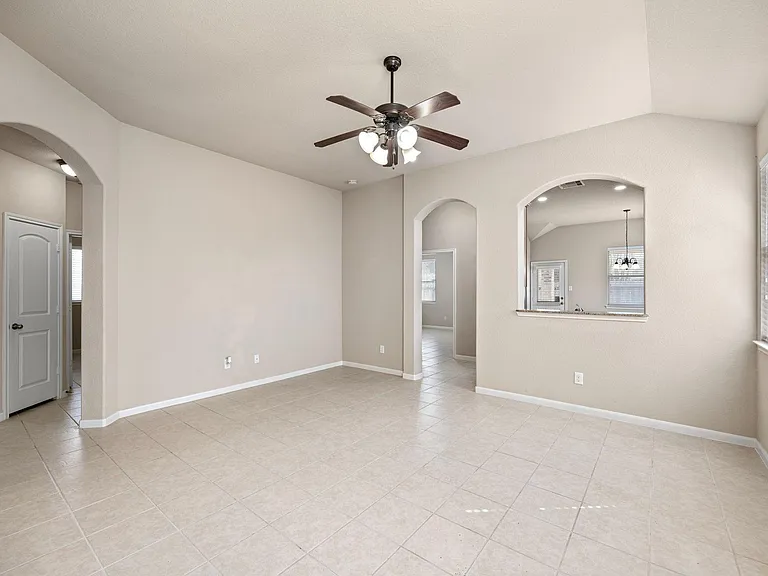 20935 Brodie Ln — Photo 5