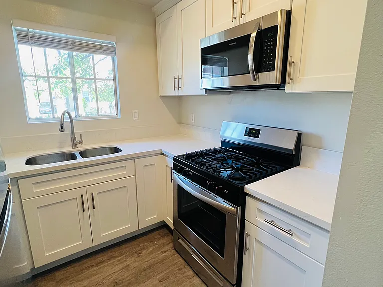 11738 Mayfield Ave #101 — Photo 4