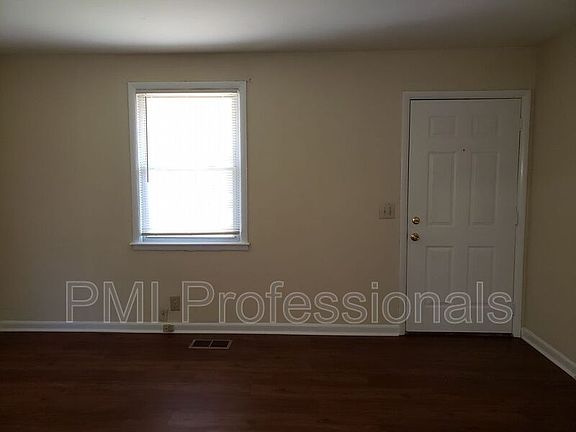 2nd image of 906 Brookfield Dr