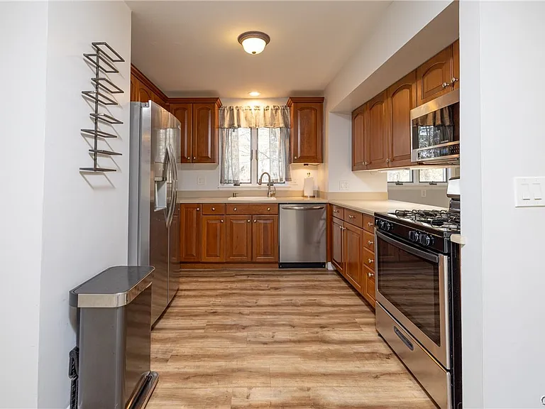 35 Lakeview Cir — Photo 9