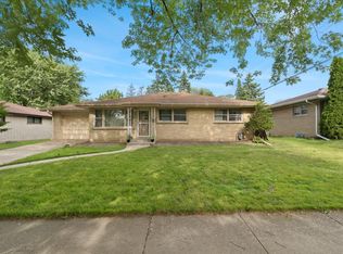 713 Cedar Ave, Waukegan, IL 60085
