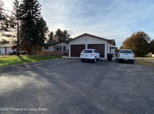 3709 114th Ave SW, Dickinson, ND 58601