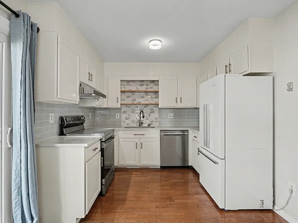31 Betts Pl #1