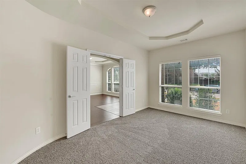10438 Coach House Ln — Photo 2