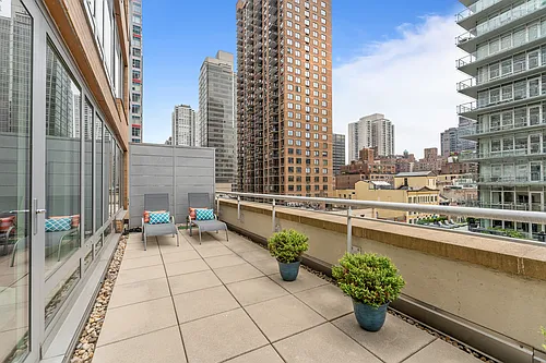 250 E 53rd St #903 Photo 1