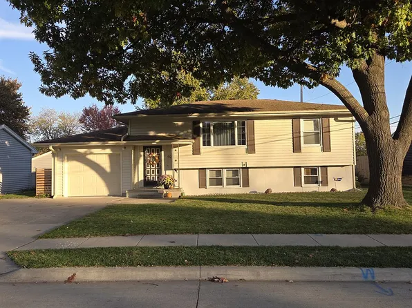 92 Wenwood Cir, Council Bluffs, IA 51503