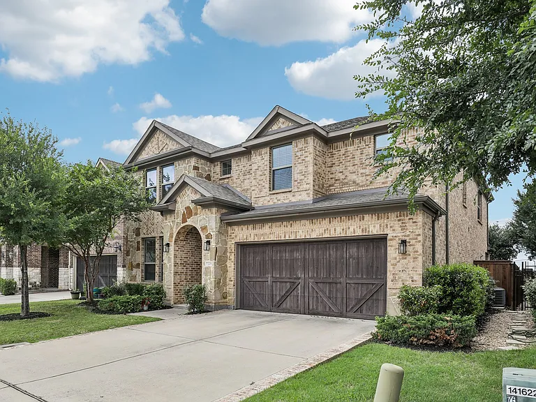 7228 Ridgepoint Dr — Photo 2