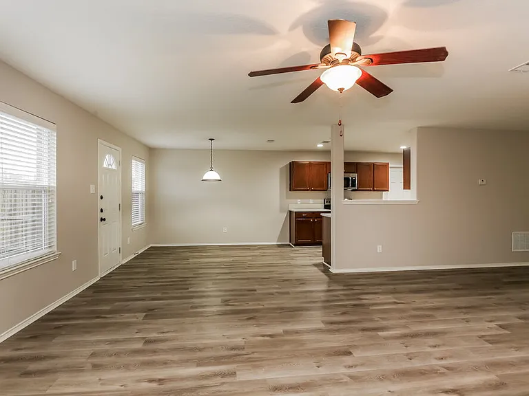 2036 Godiva St — Photo 5