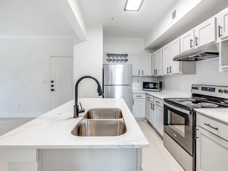 Stetson Apartments — Photo 11