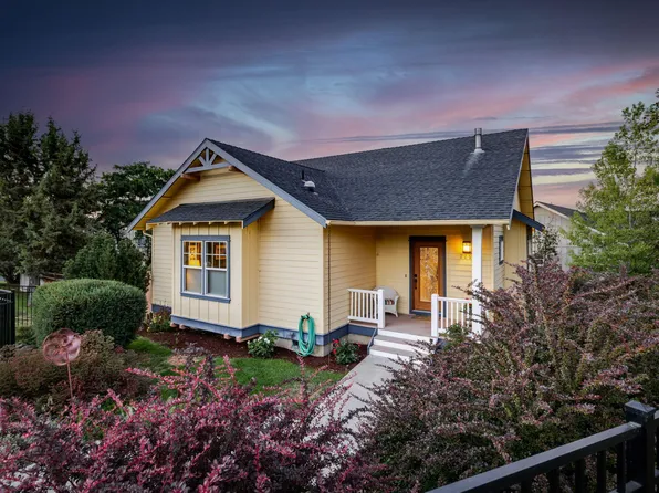 2258 SW 36th St, Redmond, OR 97756