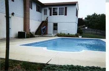 3rd image of 18 Plymouth Dr