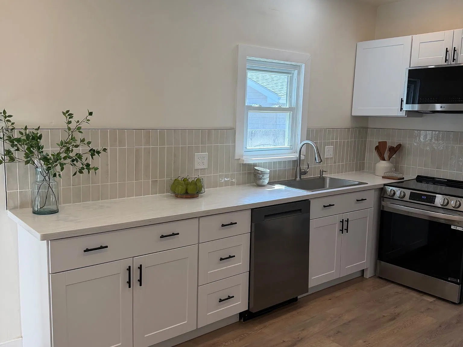 Newly renovated 2B/2B in Englewood, walk to shops! New appliances,mini splits, solid neighborhood! — Photo 2