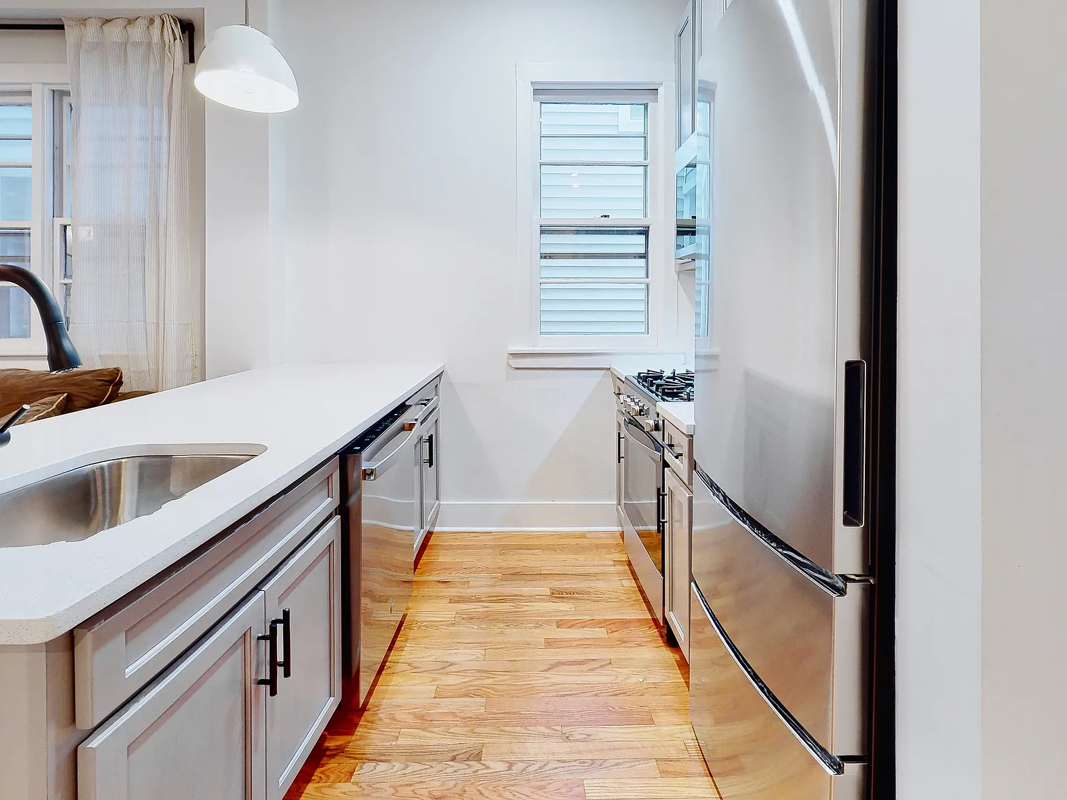 4 bed, 2.0 bath, 1080 sqft, $4,500 — Photo 4