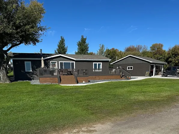 305 Walford Bay Dr, Devils Lake, ND 58301