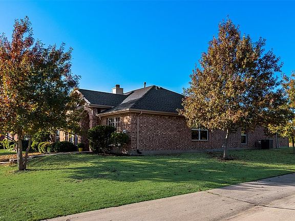2nd image of 2810 Avery Dr