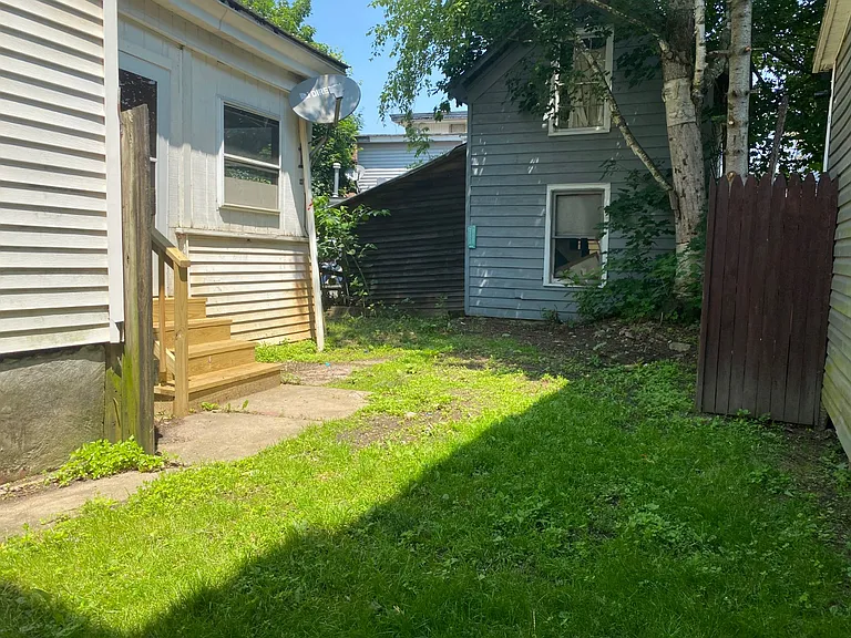 60 Center St — Photo 4