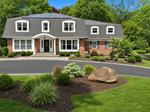 20 Longacre Drive, Huntington, NY 11743